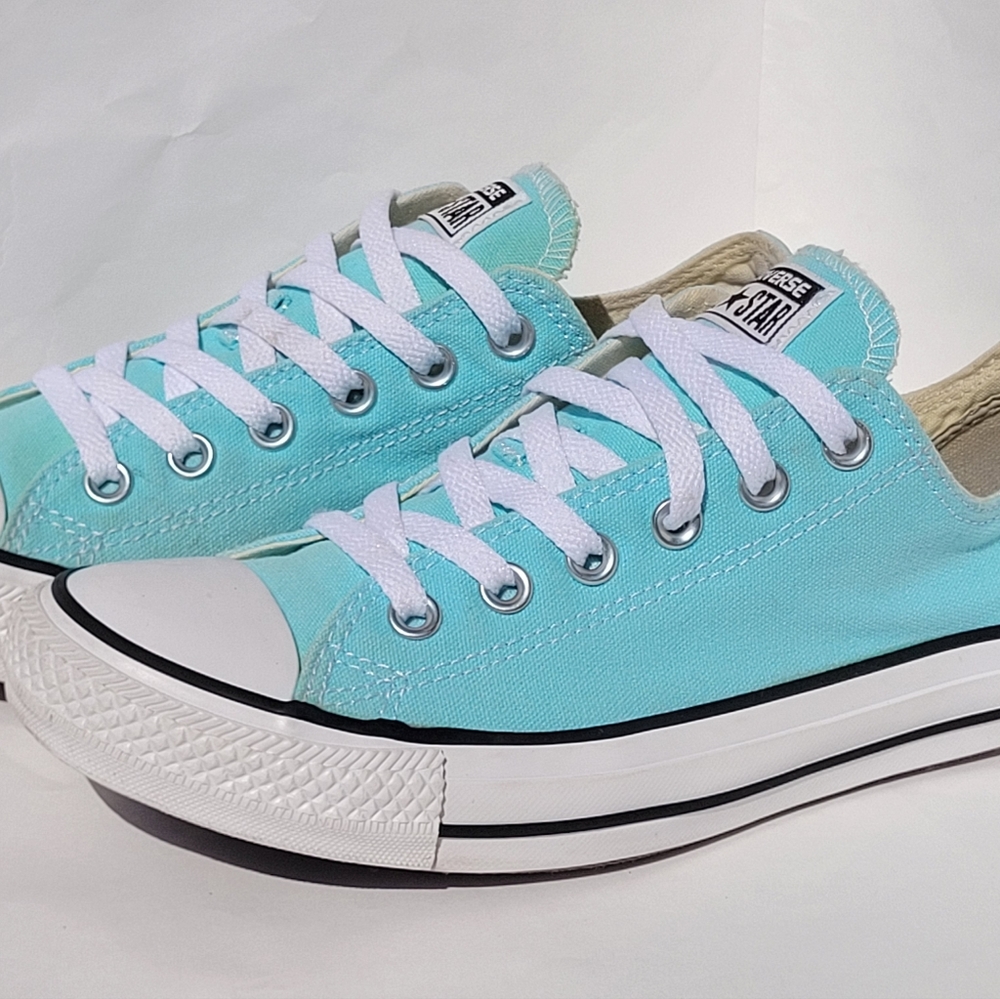 Converse mens size 7 women's 9